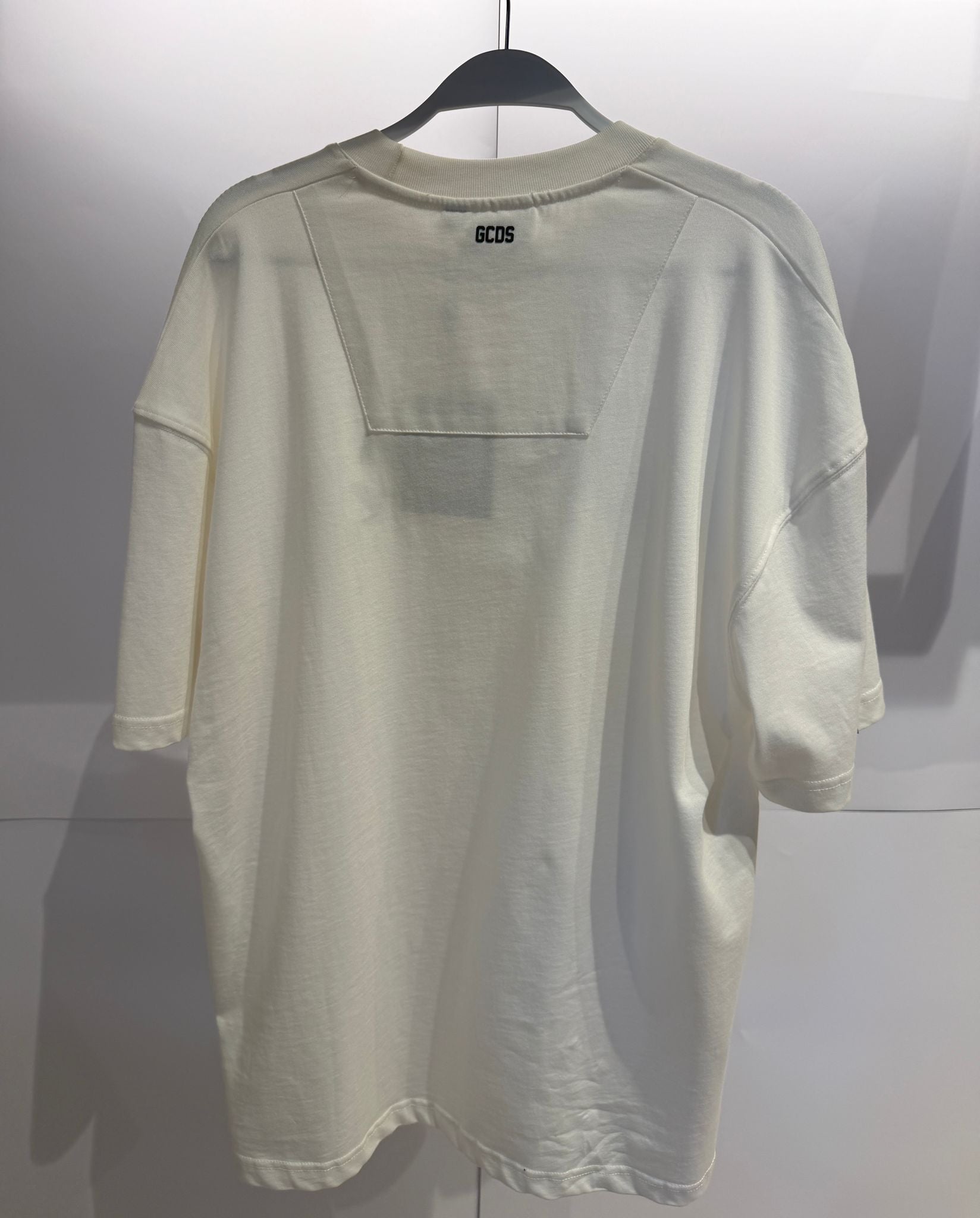 טי שרט כתב נוזל GCDS