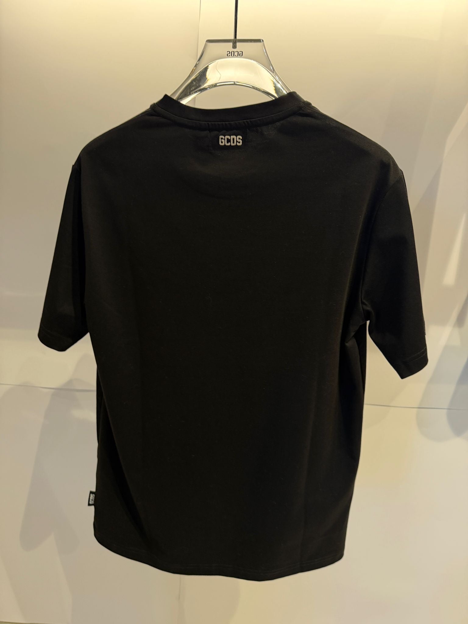 טי שירט חלקה עם לוגו GCDS