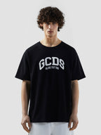 טי שרט לוגו גדול במרכז GCDS