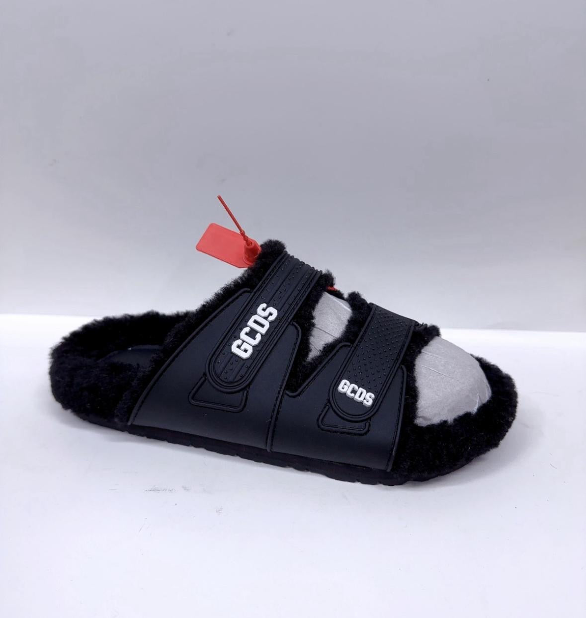 כפכף פרווה GCDS