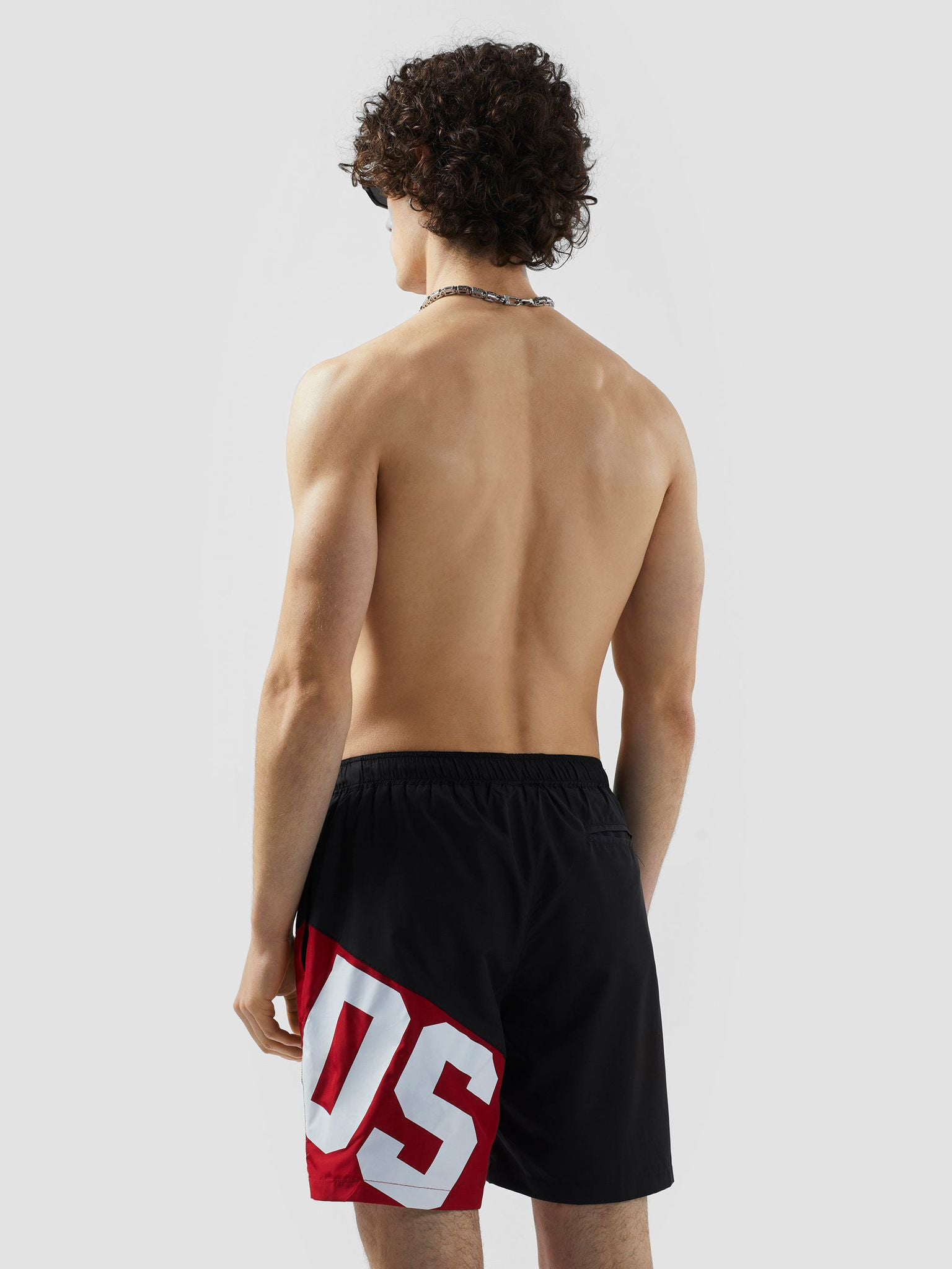 בגד ים שחור אדום לוגו אלכסון GCDS