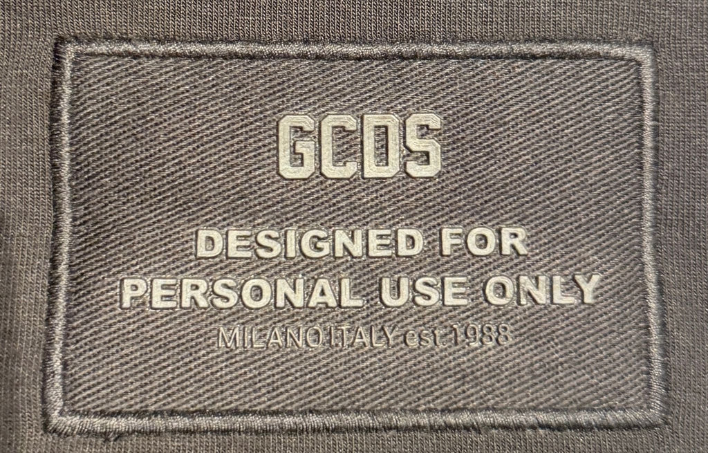 טי שרט לוגו מסביב לצווארון GCDS