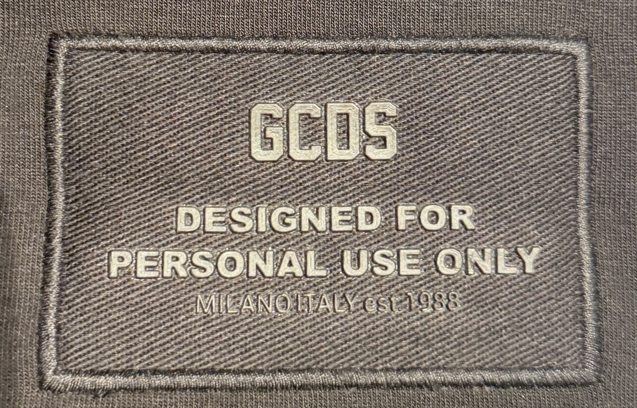 טי שרט לוגו מסביב לצווארון GCDS