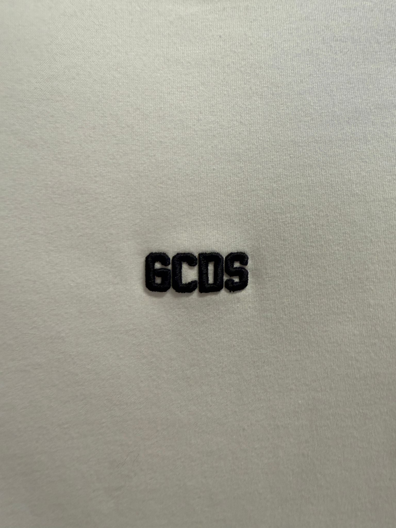 טי שירט חלקה עם לוגו GCDS