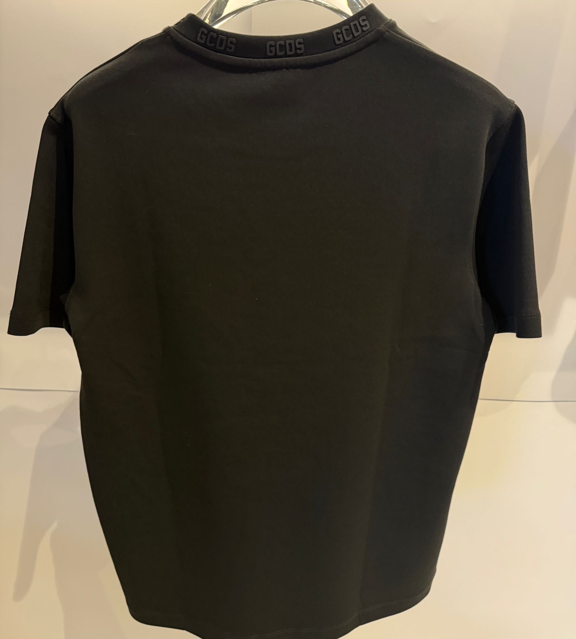 טי שרט לוגו מסביב לצווארון GCDS