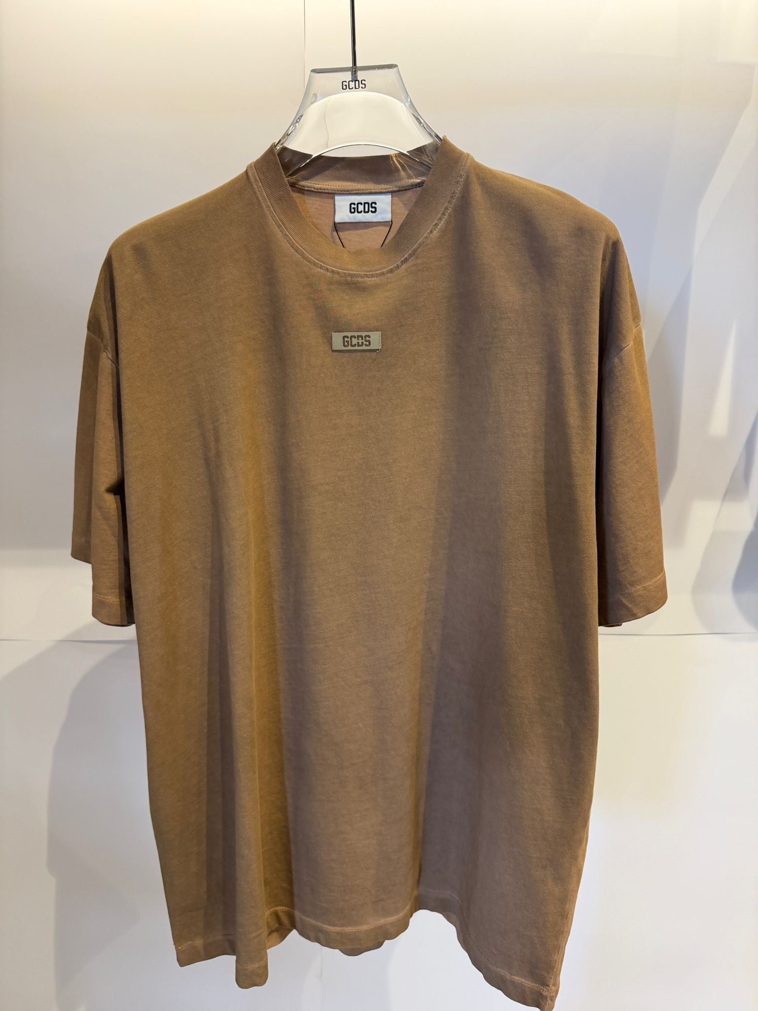 טי שירט לוגו מרכזי ווש GCDS