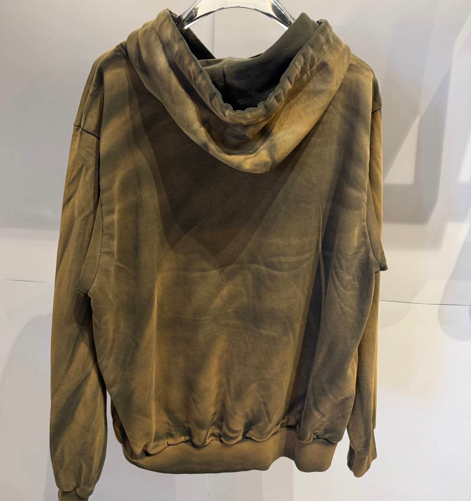 קפוצ׳ון סמוק GCDS