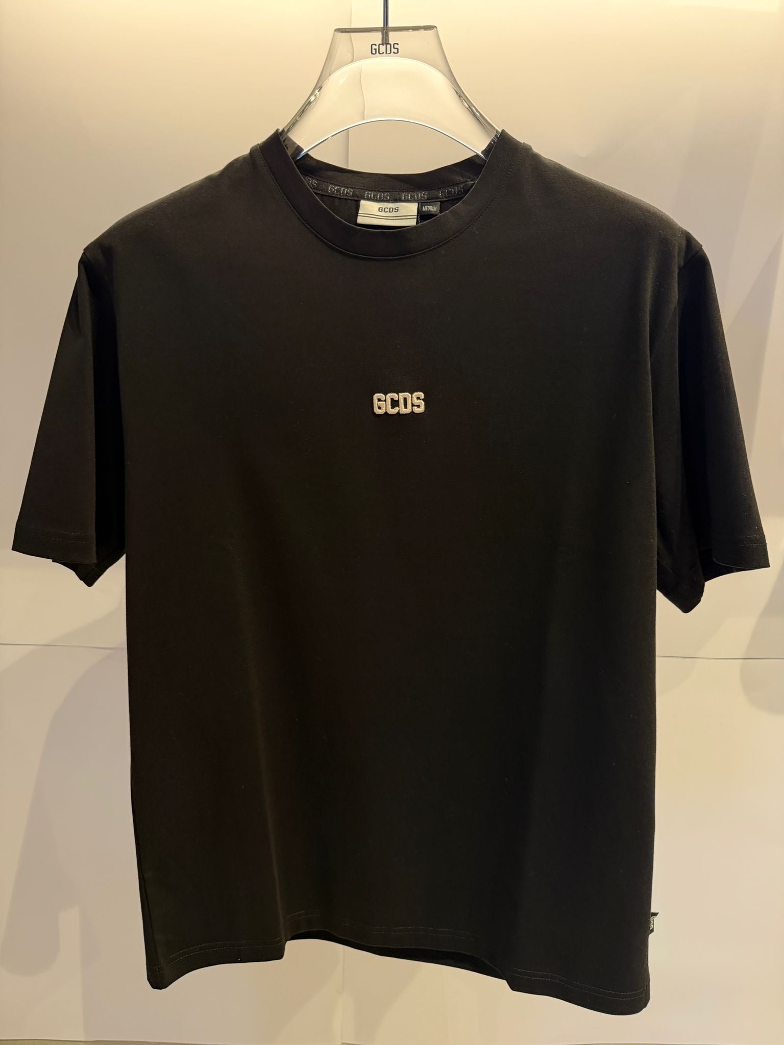 טי שירט חלקה עם לוגו GCDS