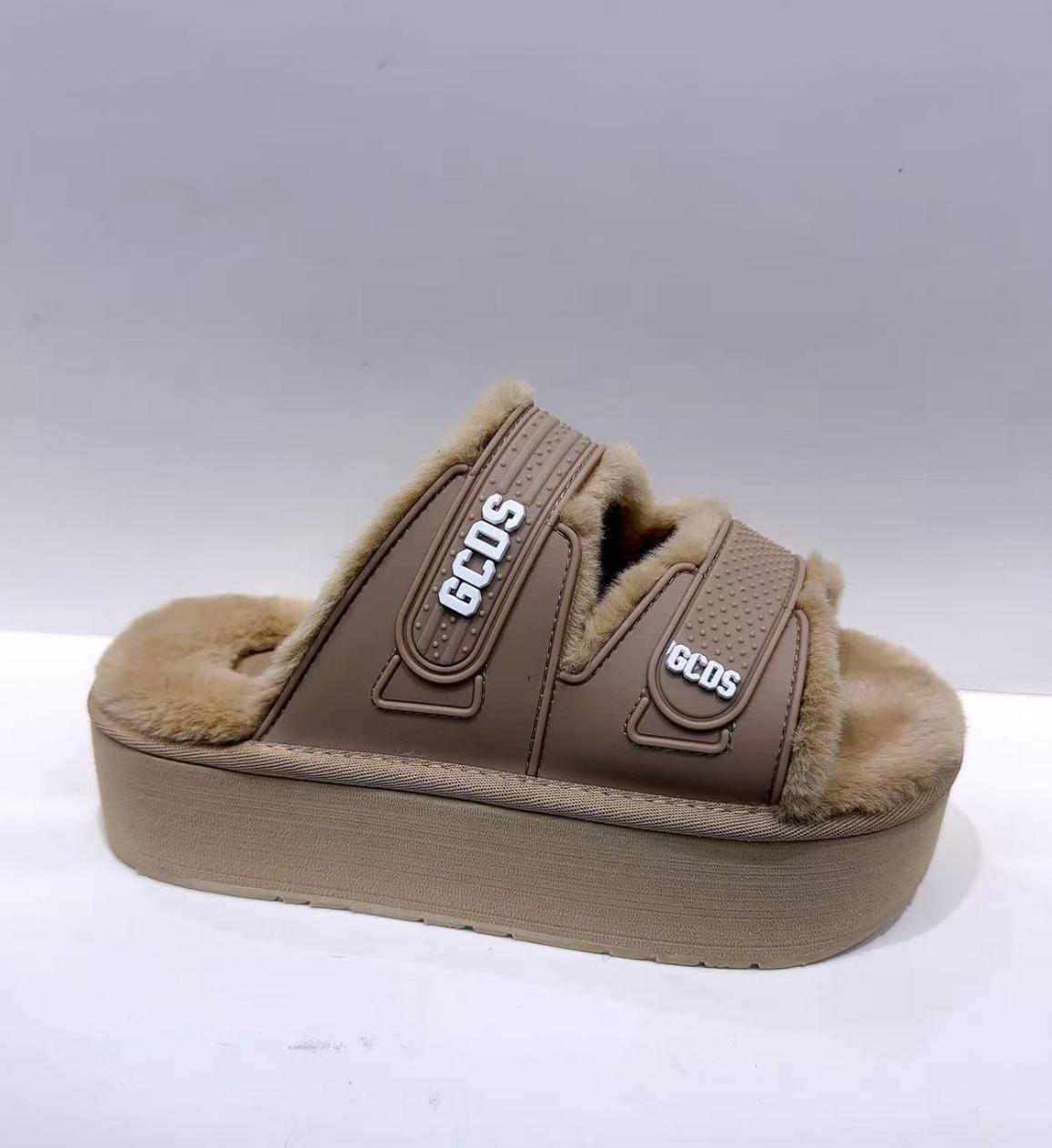 נעל פלטפורמה GCDS