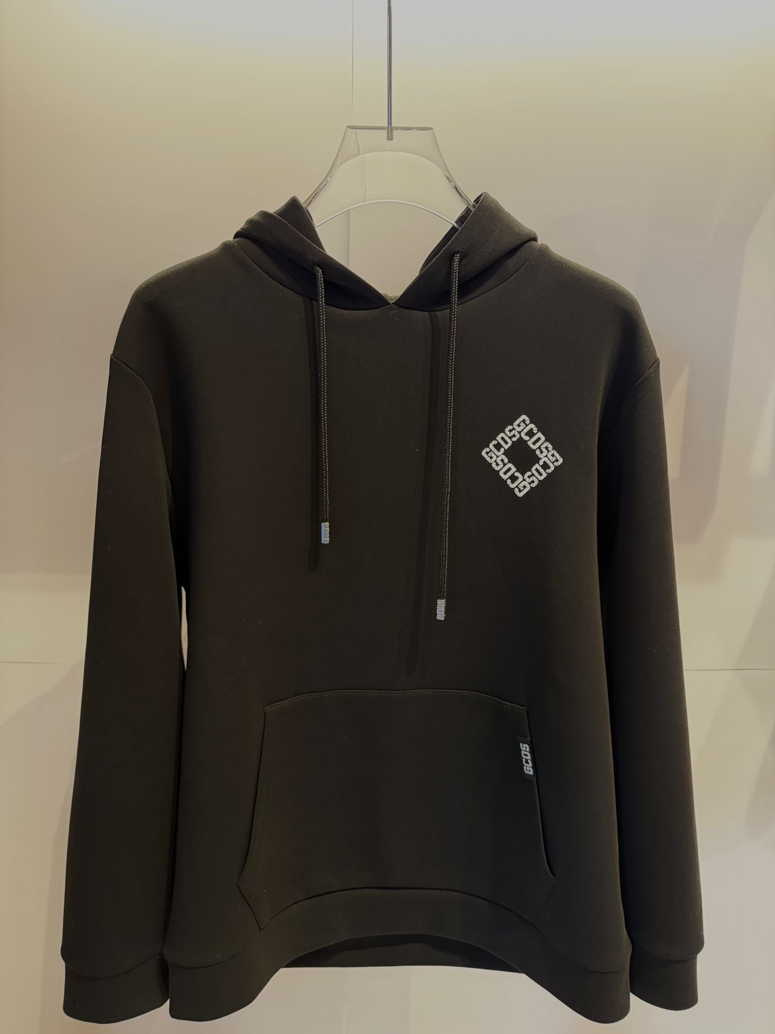 סווטשירט קפוצ׳ון שחור GCDS